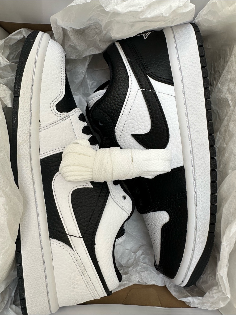 Nike Women’s Low-Top Sneakers in Black and White - Picture 6 of 7